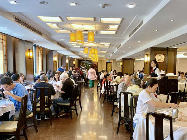 兄弟大飯店「梅花廳」懷舊推車飲茶