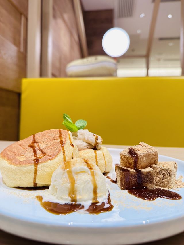 日式蛋包飯餐廳的隱藏美食🥞😋 日式蛋包飯餐廳的隱藏美食🥞😋