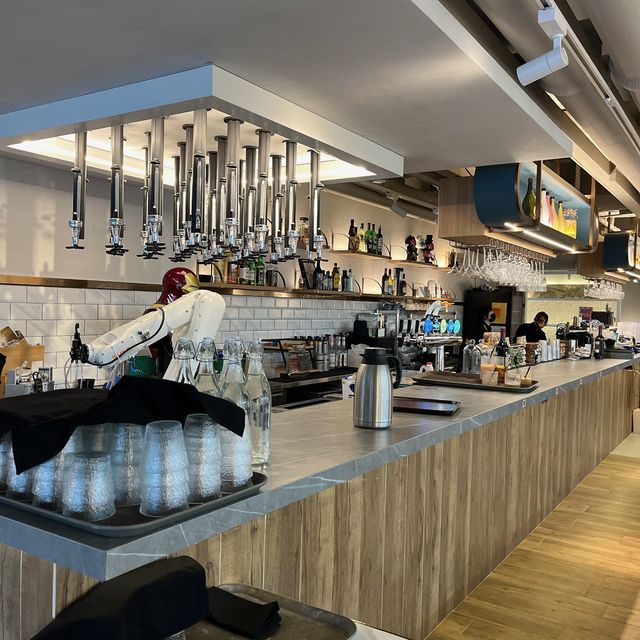 尖沙咀｜玩味十足環境一流嘅玩具收藏西餐廳🍽️🍾🧸