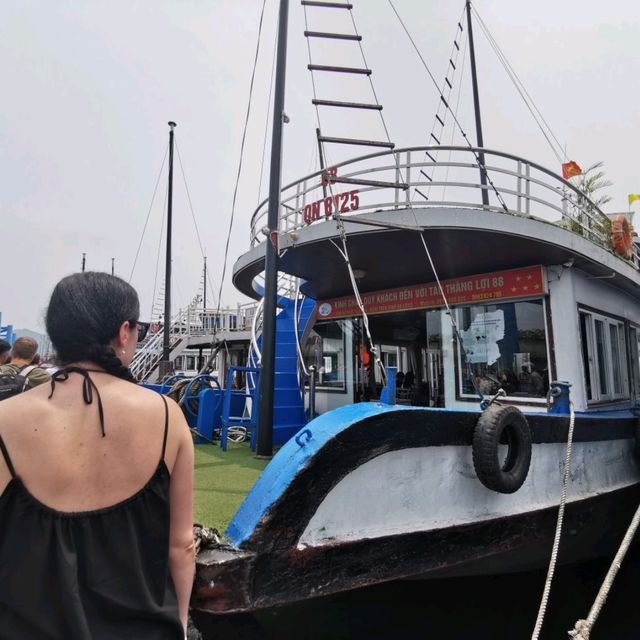 ha Long bay boat trip