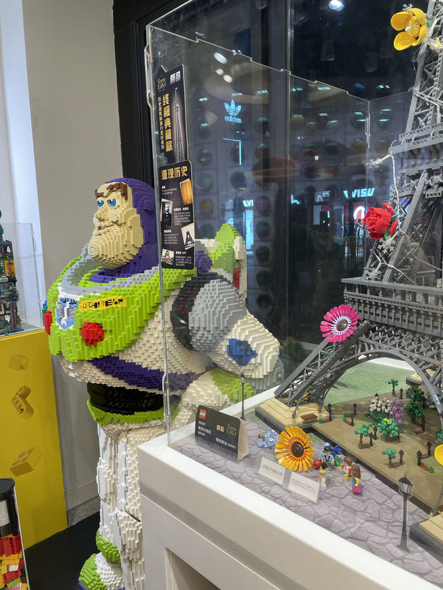 🏰🎠 **探索奇幻之旅：上海迪士尼小鎮**