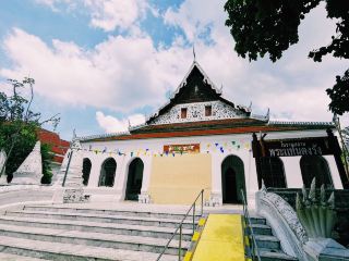 Wat Phra Thaen Dong Rang Worawihan