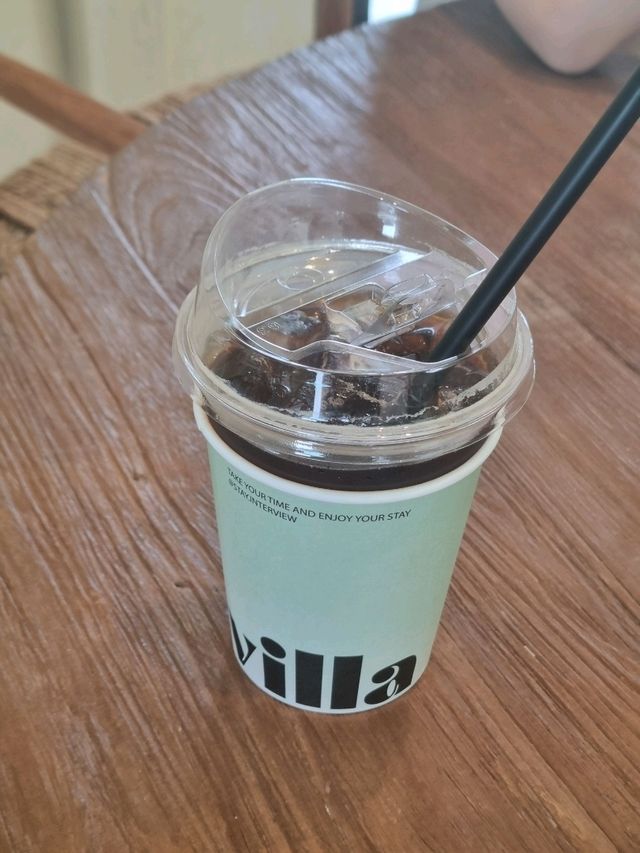 물위에 떠 있는 이색카페