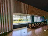 日本東京-如波浪般的宏偉壯闊：國立新美術館