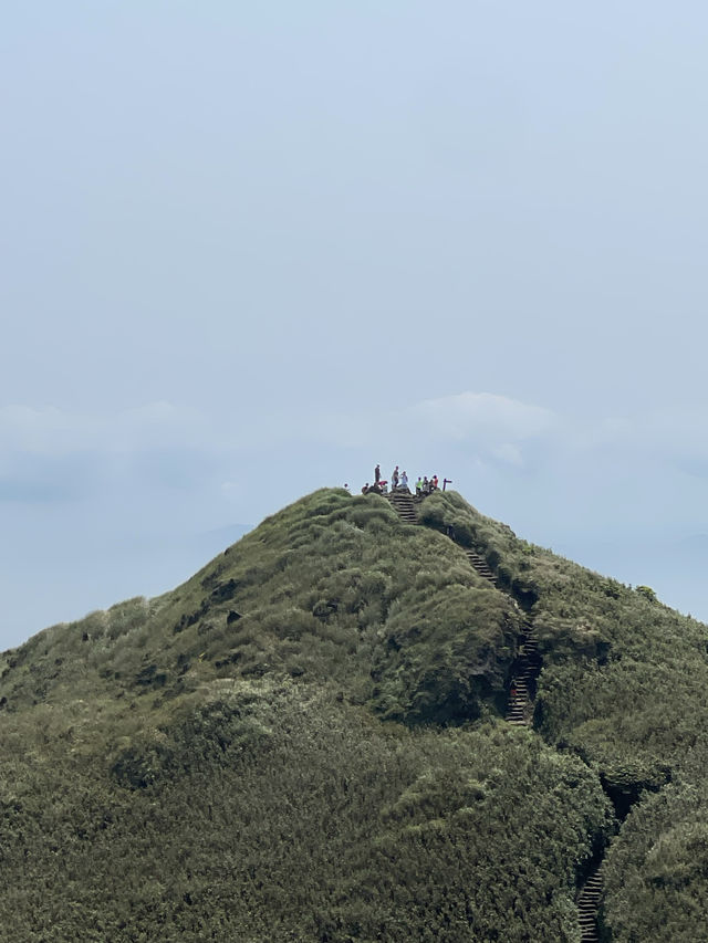 Hiking to the Highest Peak of Taipei, Qixing Mountain