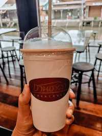 นั่งชิลร้านกาแฟ อัมพวา