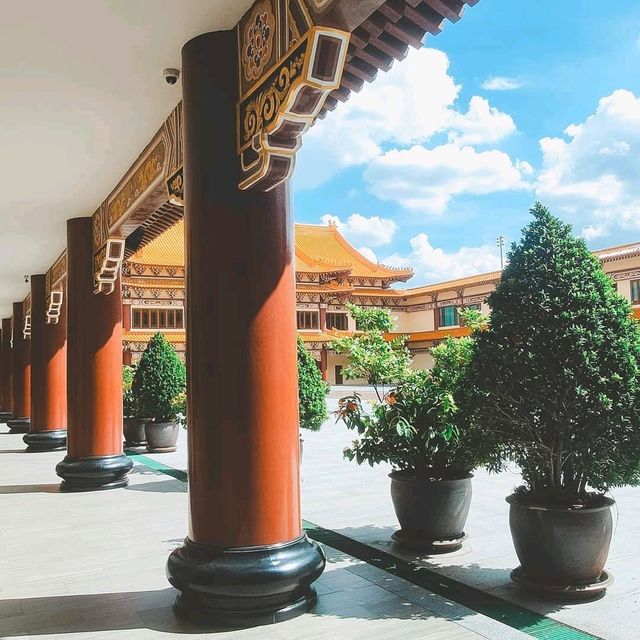 เที่ยววัดสถาปัตยกรรมจีน บูชาเจ้าแม่กวนอิมองค์ใหญ่