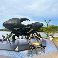 🦀 ประติมากรรมปูดำ