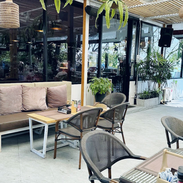 Macaw Cafe & Restaurant Phuket