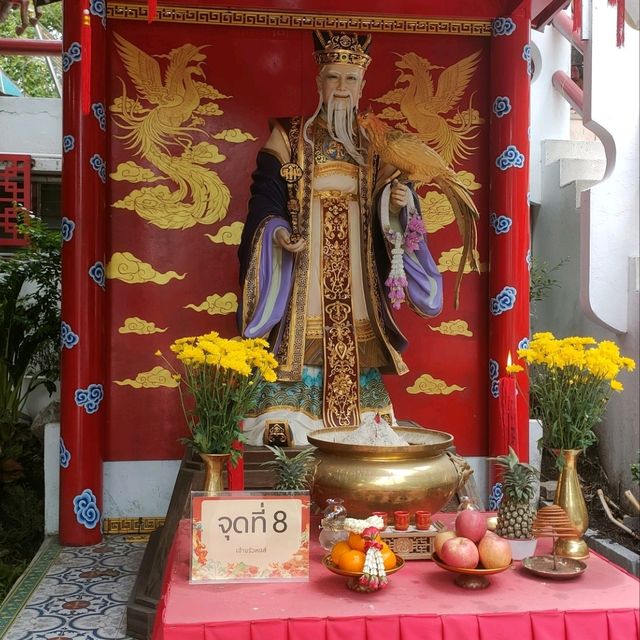 ไหว้พระขอพร รดน้ำมนต์สระน้ไศักดิ์สิทธิ์