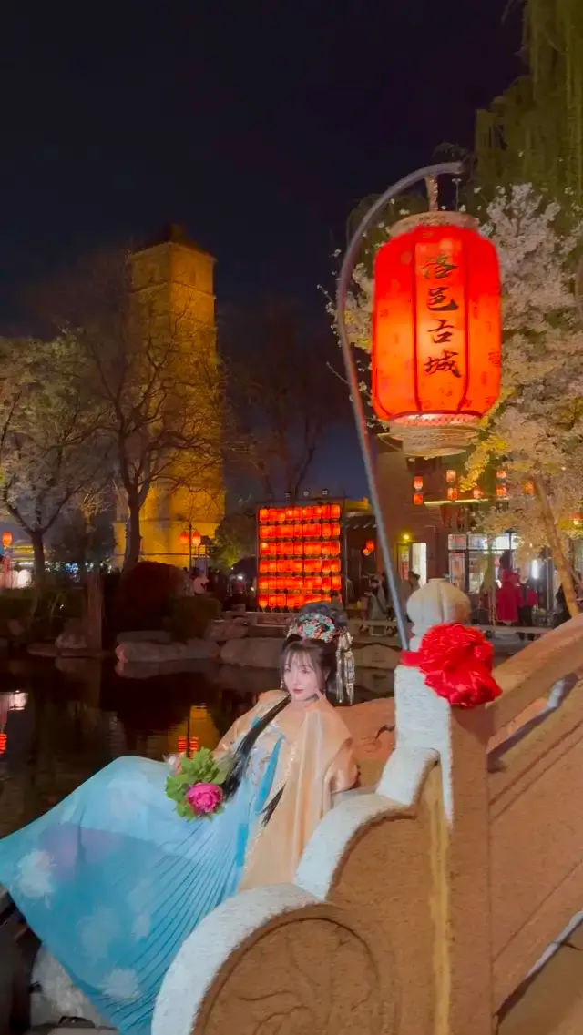 Embracing Freedom and Tradition: A Solo Hanfu Experience in Luoyang