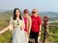 วัดสิรินธรวรารามภูพร้าว - ยลความงามวัดเรืองแสง