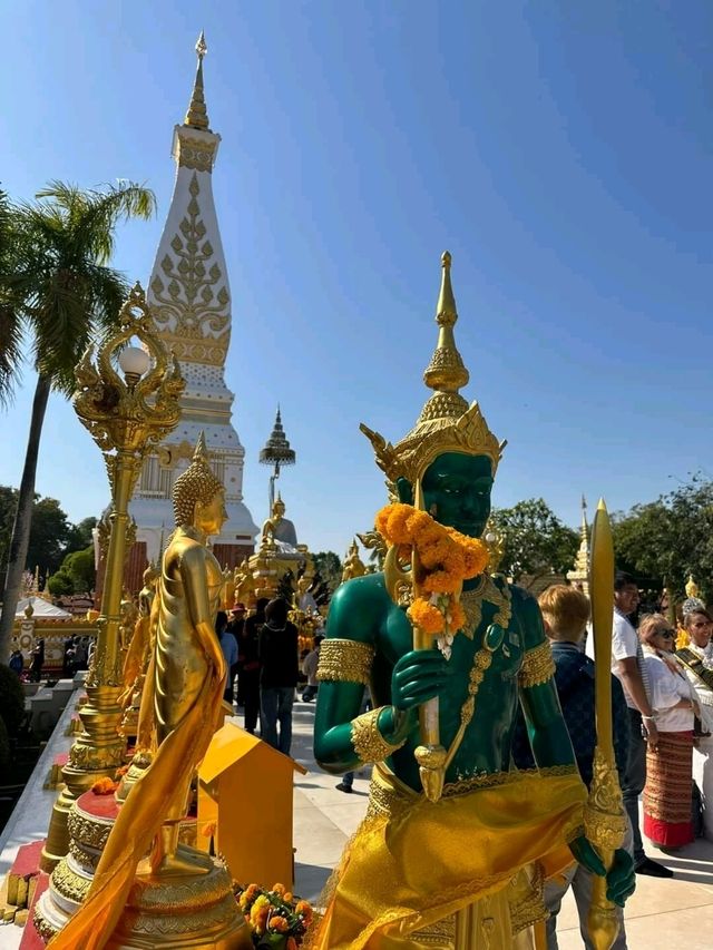 ไหว้องค์พระธาตุพนม
