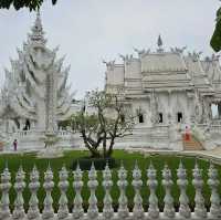 เที่ยวเชียงราย ไหว้พระวัดร่องขุ่นสวรรค์บนดิน