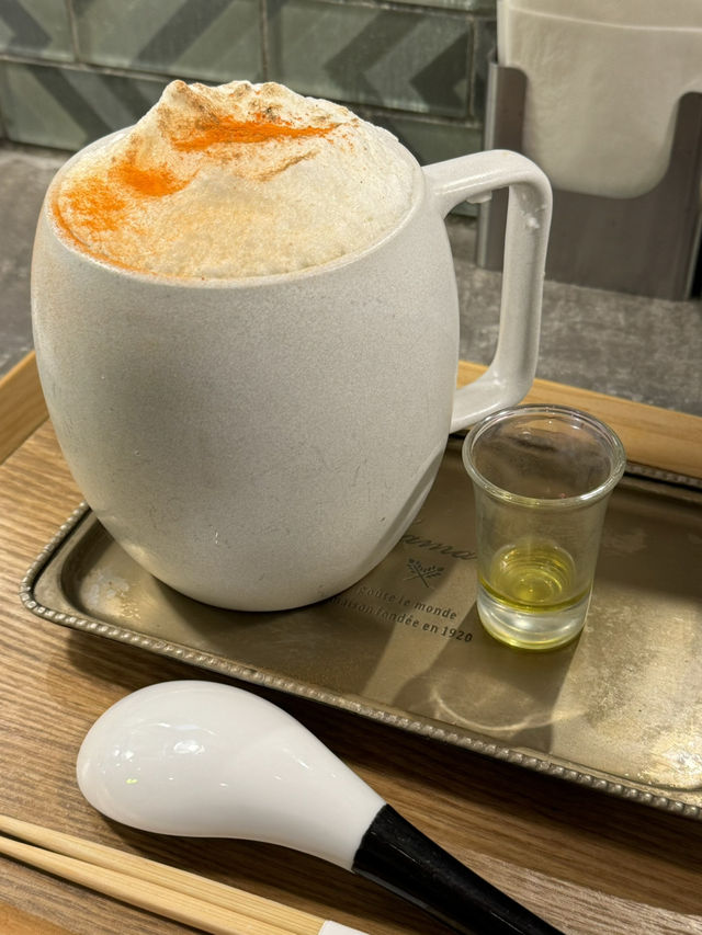 【東京(新宿御苑)】東京に行ったら行きたい！新しいネオン系ラーメン屋✨