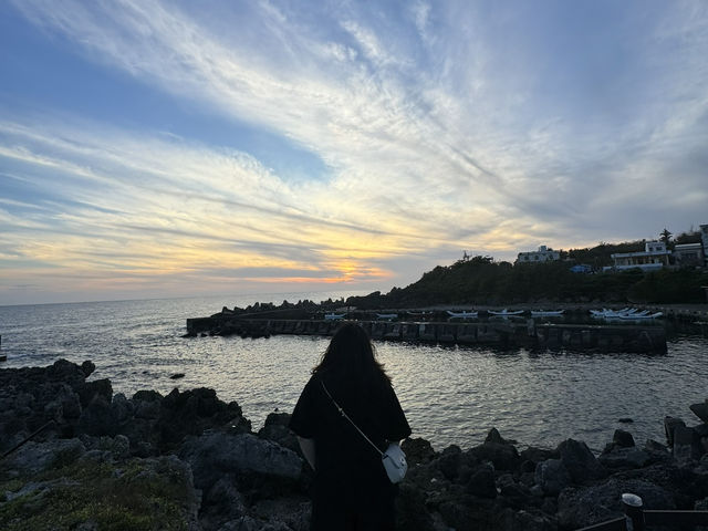 夕陽下的小琉球:自然的壯麗與心靈的平靜 夕陽下的小琉球:自然的壯麗與心靈的平靜