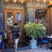 Day & Night Cafe 