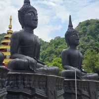 ไหว้พระชมพระพุทธรูปหินลาวา ที่วัดถ้ำกระบอก