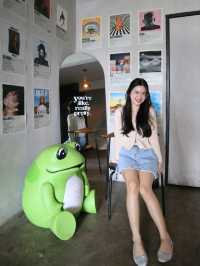 All in white Café 