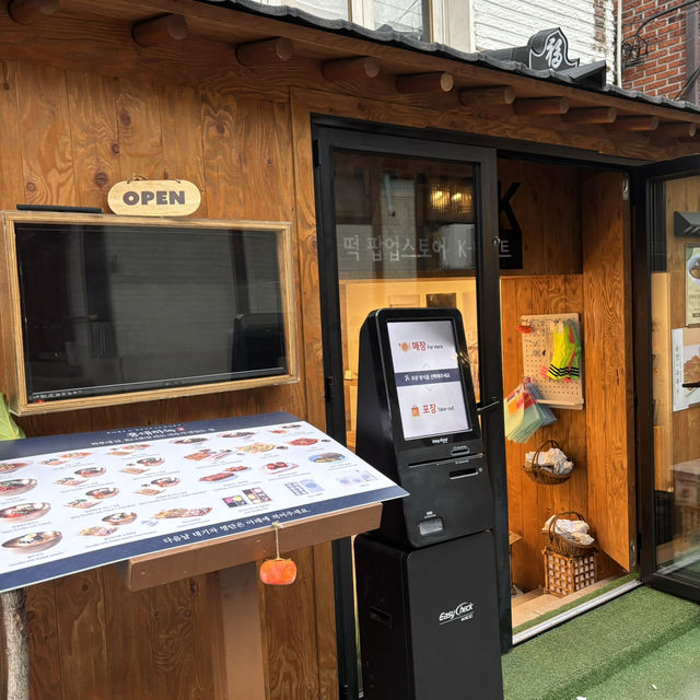 【韓国】ホンデ駅近韓国家庭料理定食が安くて美味しい食堂🇰🇷