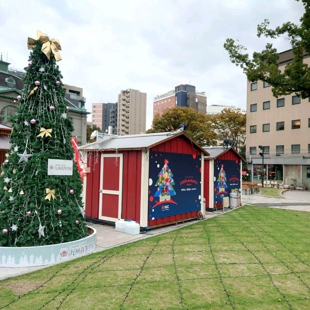 たくさんのサンタクロース！「天神クリスマスマーケット」