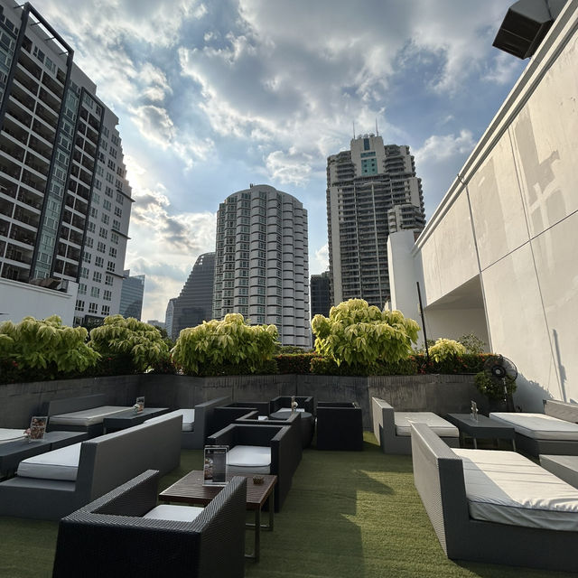 🍾 Rainforest Rooftop Bar 🌤️🍸