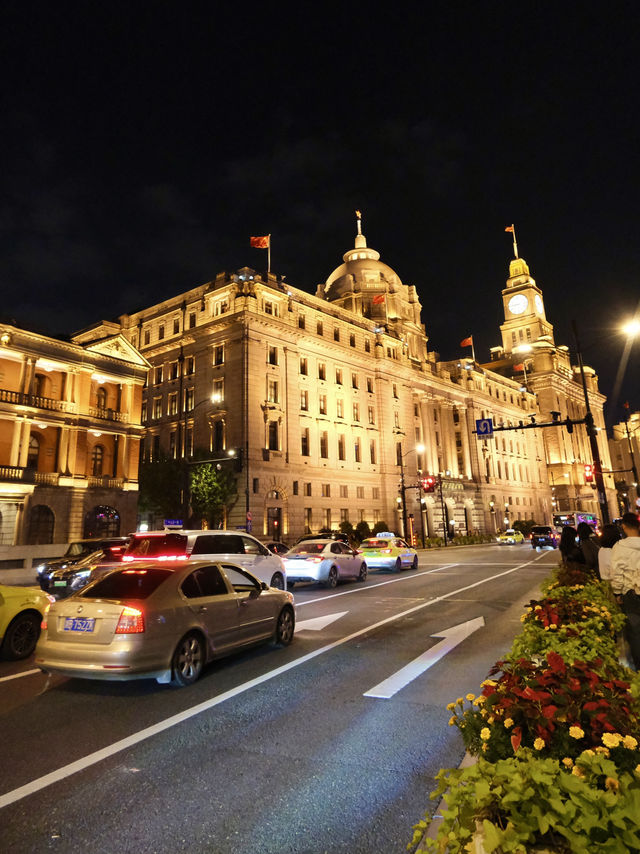 แสงสีของ The Bund ยามค่ำคืนมา