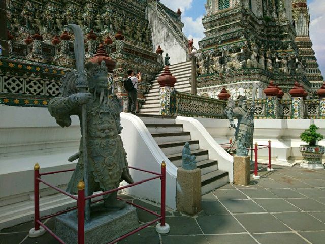 ชวนกันสวดมนต์ข้ามปี..วัดอรุณ
