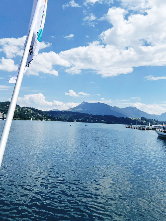 瑞士🇨🇭 盧塞恩｜絕美的天鵝湖 🦢
