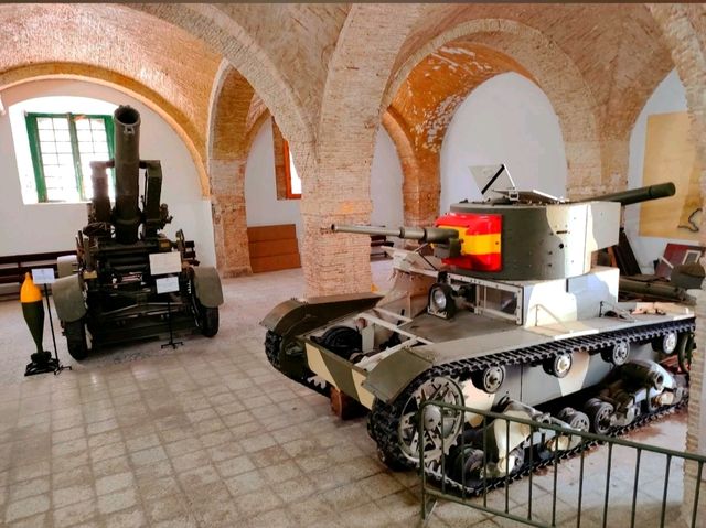 除了海軍博物館，當然亦有西班牙陸軍博物館