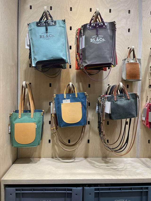 BAGSMITH & CO.: Timeless Craftsmanship on Shennong Street 👜✨