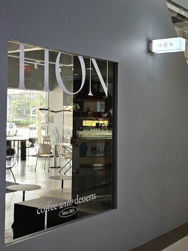 Hon Cafe คาเฟ่สุดชิคกลางเมืองพิษณุโลก