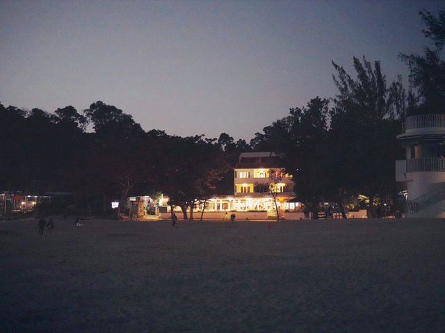  🏖️💕 情侶們，來洪聖爺泳灘享受浪漫的海邊時光吧！