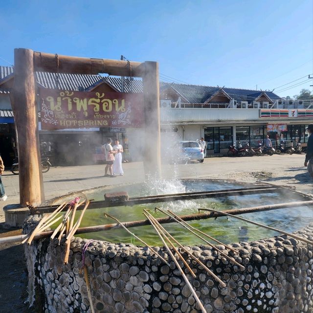 เที่ยวบ่อน้ำพุร้อน & ตลาดพลอย - เวียงป่าเป้า