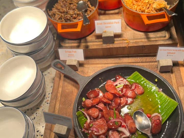 พาส่อง Breakfast The Standard Huahin