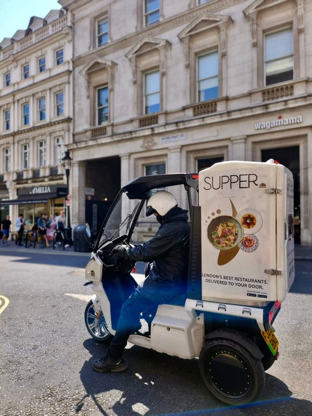 皮卡迪利圓環（Piccadilly Circus）徒步耍廢