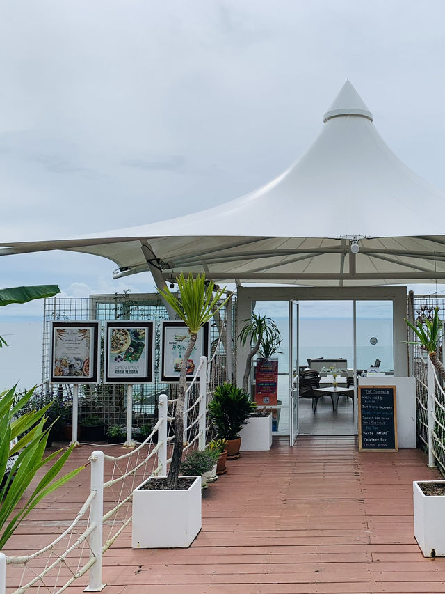 The Sundeck Phuket  จิบค็อกเทลชิลๆ ฟินไปกับวิวทะเล