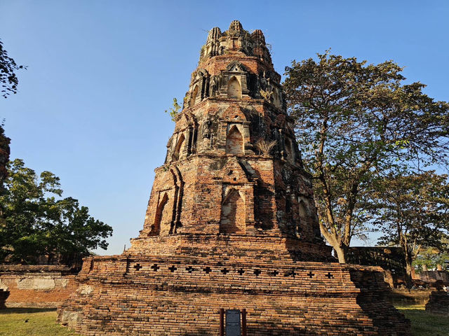 วัดมหาธาตุ ศูนย์กลางศาสนาโบราณ