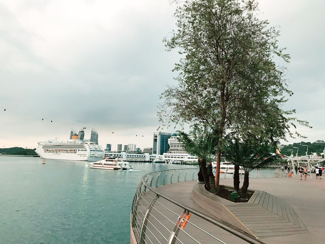 Strolling from HarbourFront to Sentosa
