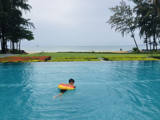 Dusit Thani Krabi Beach Resort ที่พักหรู ติดทะเล