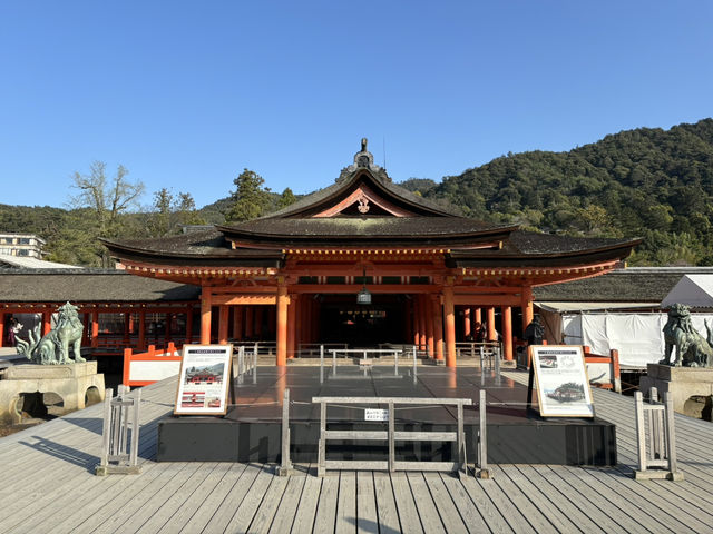 《嚴島神社：潮退時的鳥居奇觀》