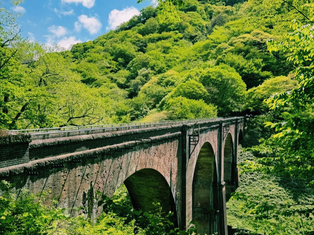 歴史を感じるレンガ造りの美しいアーチ橋🌉✨