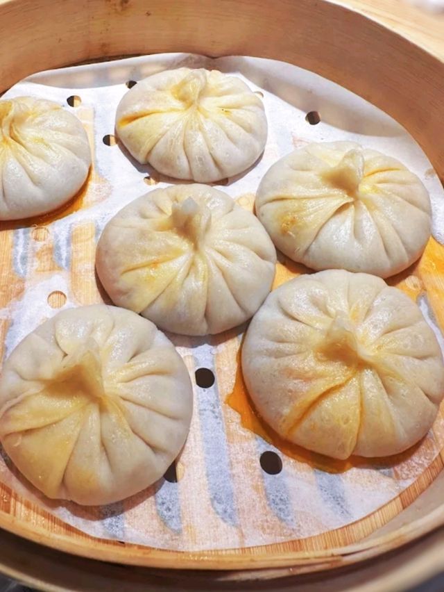 Jia jia Tang Bao, speciaty freshly make Xiaolongbao and I literally loved it! 