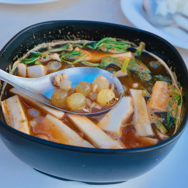 ครัวลุงระ ร้านอาหารทะเลติดหาดแสงจันทร์ ระยอง