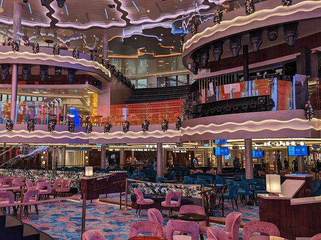 "Carnival Jubilee: The Ship That Throws a Texas-Sized Party (With a Side of Gumbo)" 🤠🎉🚢
