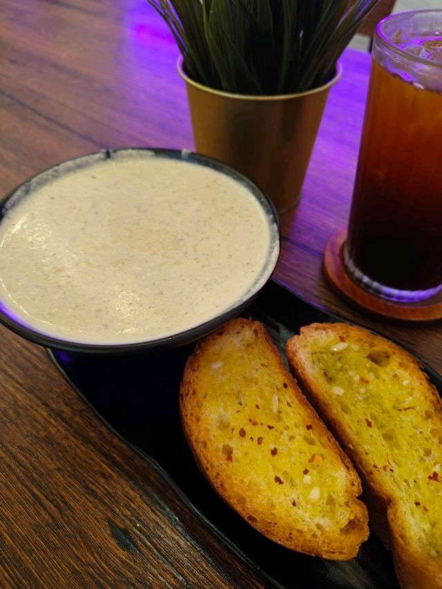 Georgetown’s Artistic Café Escape