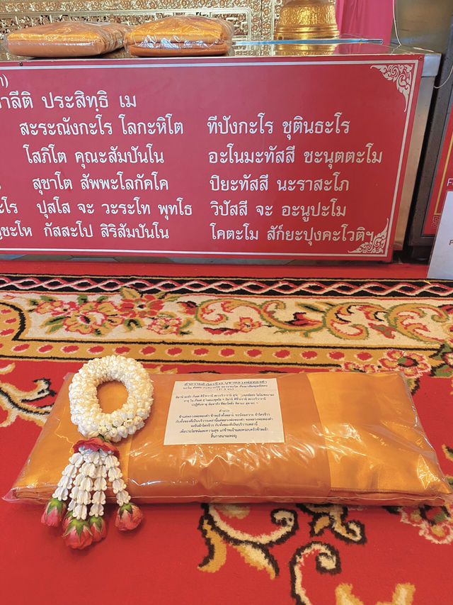 รีวิว : วัดไตรมิตร ย่านเยาวราช สักการะหลวงพ่อคำ 
