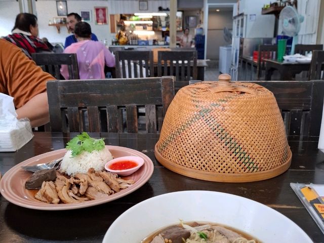 พากินเป็ดพะโล้เจ้าเด็ดหัวหิน ~ ร้านระตะมา*