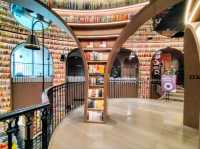 四川 | 重慶鍾書閣，彷如走入霍格華茲的魔法書店