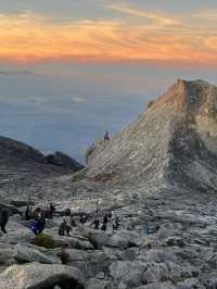 【Mt. Kinabalu：4095m 的自我對話】 ⛰️🚶‍♂️☀️💨